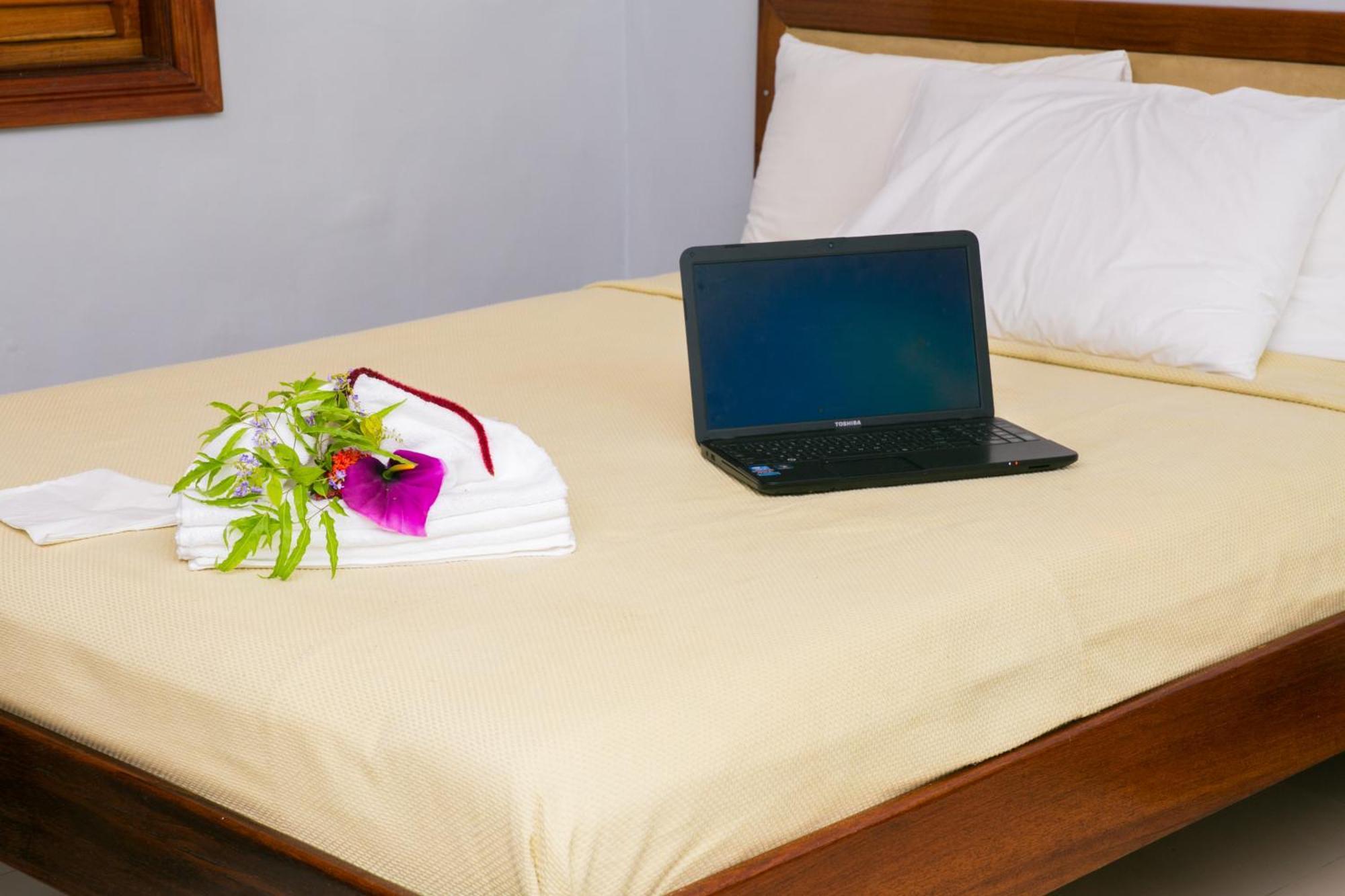 Hideaway Hotel Πορτ Μόρεσμπι Δωμάτιο φωτογραφία
