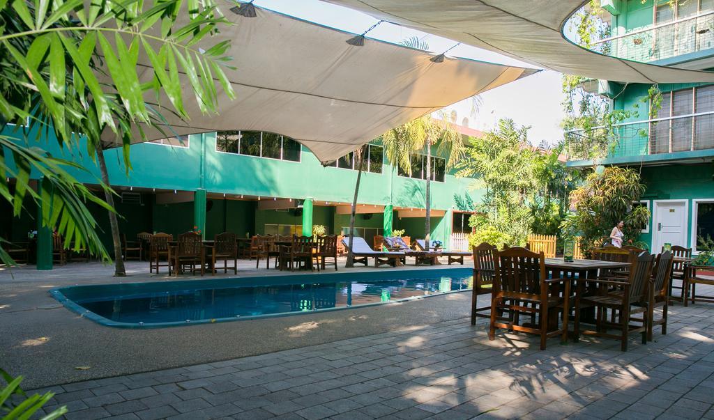 Hideaway Hotel Πορτ Μόρεσμπι Εξωτερικό φωτογραφία
