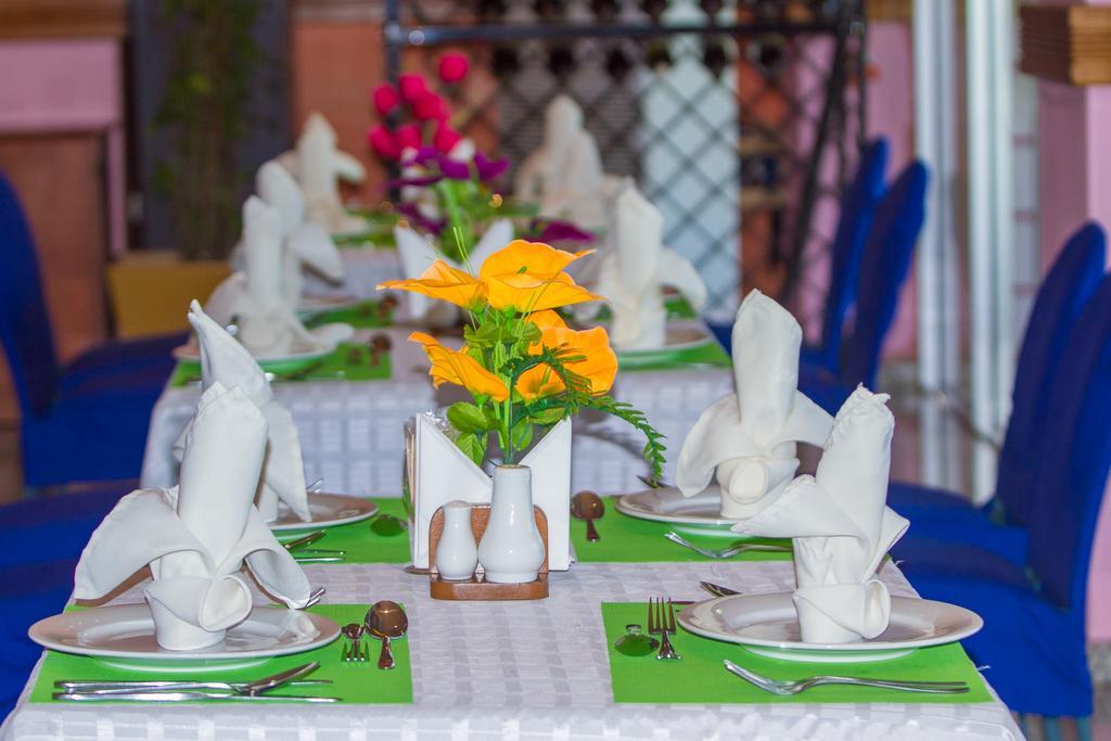 Hideaway Hotel Πορτ Μόρεσμπι Εξωτερικό φωτογραφία