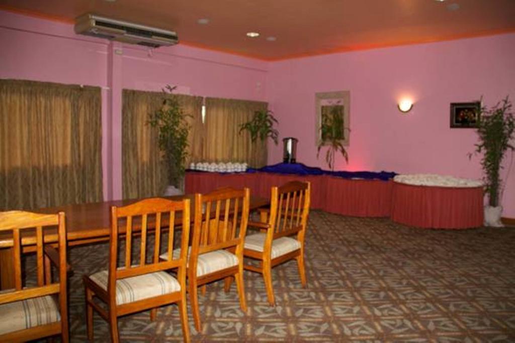 Hideaway Hotel Πορτ Μόρεσμπι Εξωτερικό φωτογραφία