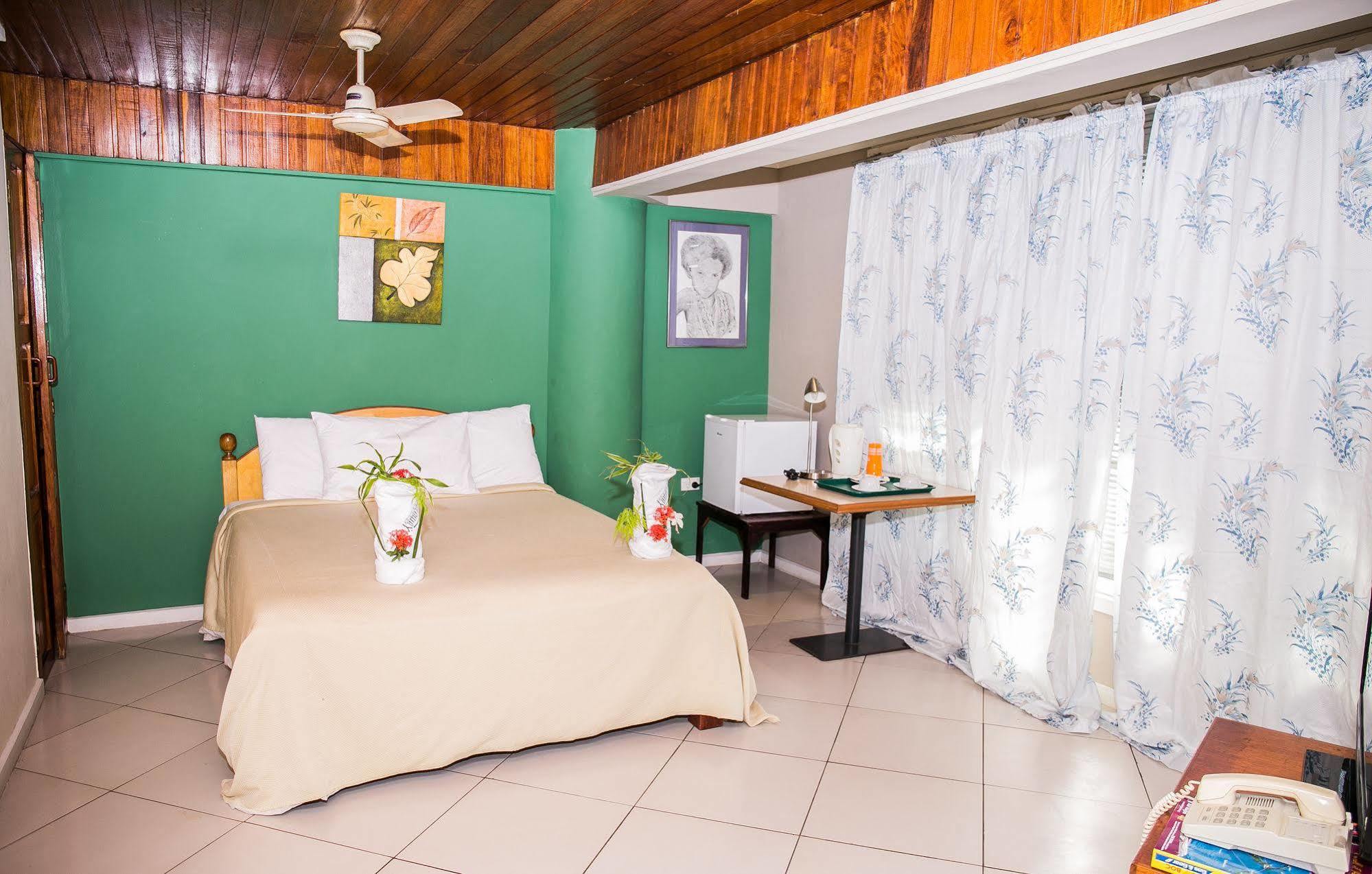Hideaway Hotel Πορτ Μόρεσμπι Εξωτερικό φωτογραφία
