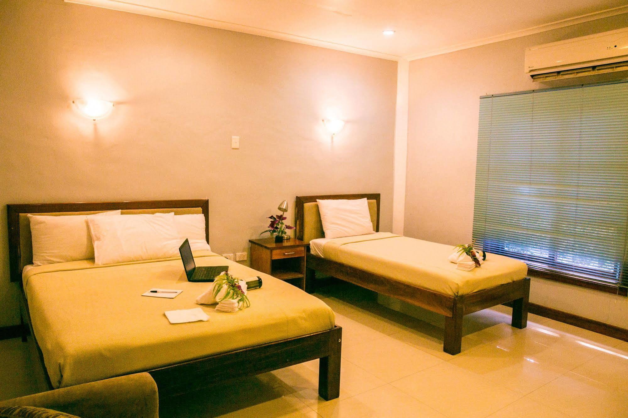 Hideaway Hotel Πορτ Μόρεσμπι Εξωτερικό φωτογραφία